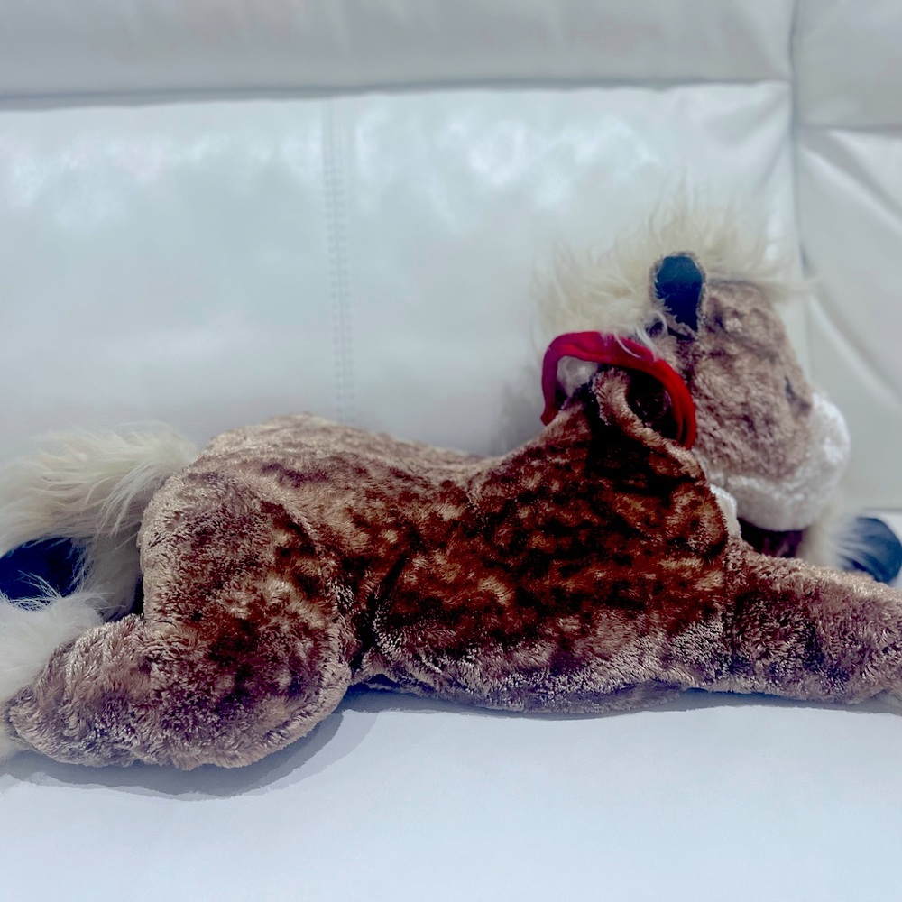 plushie horse collectors item dan dee 23’ bridle stuffed
neck doesn’t stay up

“